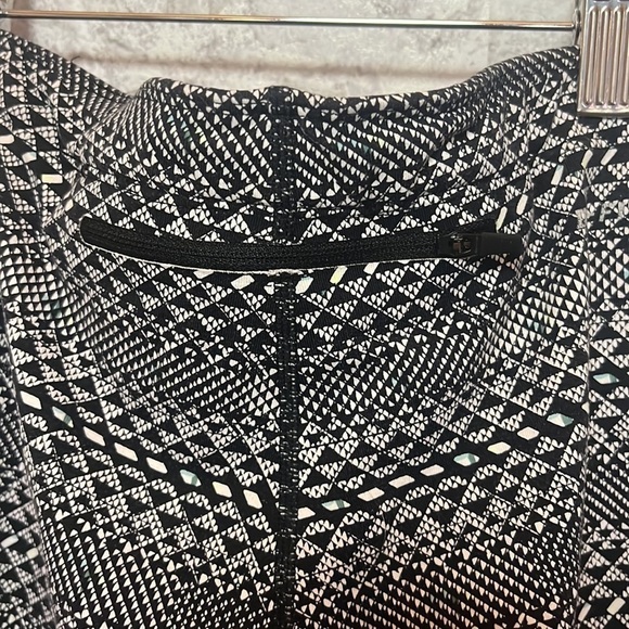 Nike Dri-Fit Capri Leggings Women’s Size S Front&Back Reflector Strips‎ - Picture 7 of 8